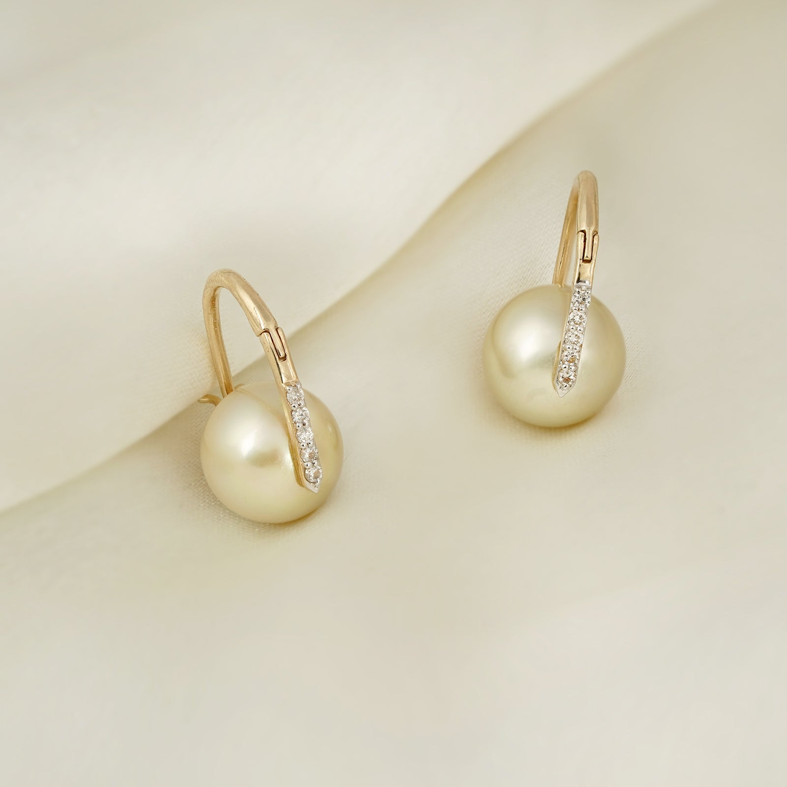 Grace Kelly Pearl Earrings