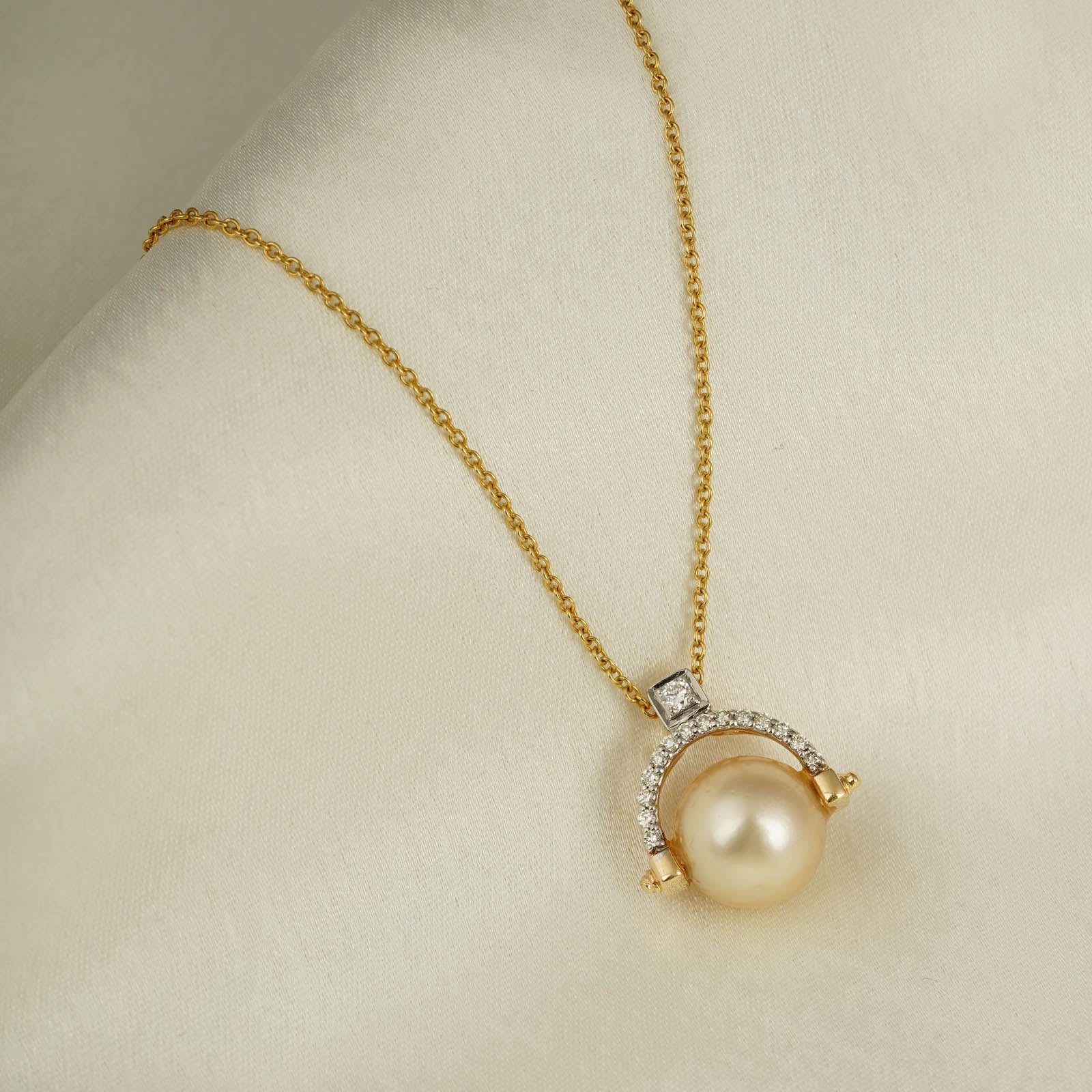 Grace Kelly Pendant Necklace