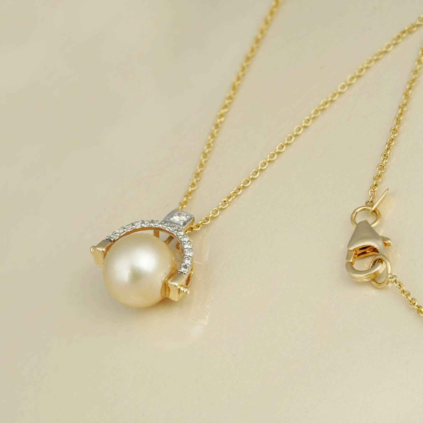 Grace Kelly Pendant Necklace